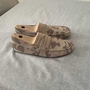 Brand New Rothy’s Men’s Loafers (Desert Camo) Size 9.5